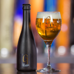 Bouteille de G de Goudale 33 cl avec une mousse dorée et une robe étincelante