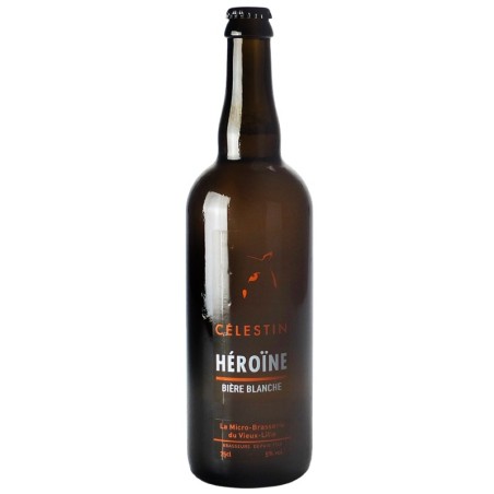 Bouteille de bière blanche Héroïne avec une mousse légère et une robe dorée